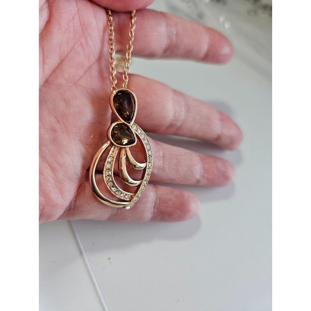 Avon gold tone brown rhinestone pendant necklace 17-20"